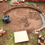 お庭にレンガサークルと小山をDIY (2)