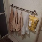 IKEA FINTORPのレールを設置、バスタオルを吊るして床掃除を楽に