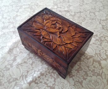 木彫りの宝石箱